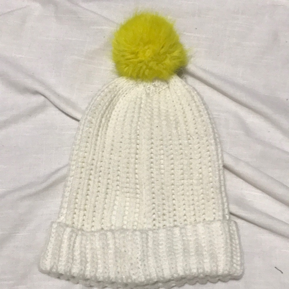 Mossimo knit hat with pom-pom